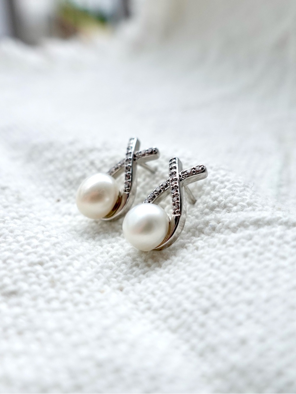 NEW! Classic Pearl & CZ Stud Earrings White Gold Plated - Picture 2 of 5